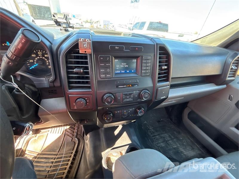 Ford F-150 XL 4x4 Crew Cab Pickup その他