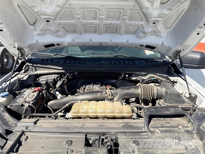 Ford F-150 XL 4x4 Crew Cab Pickup Drugi