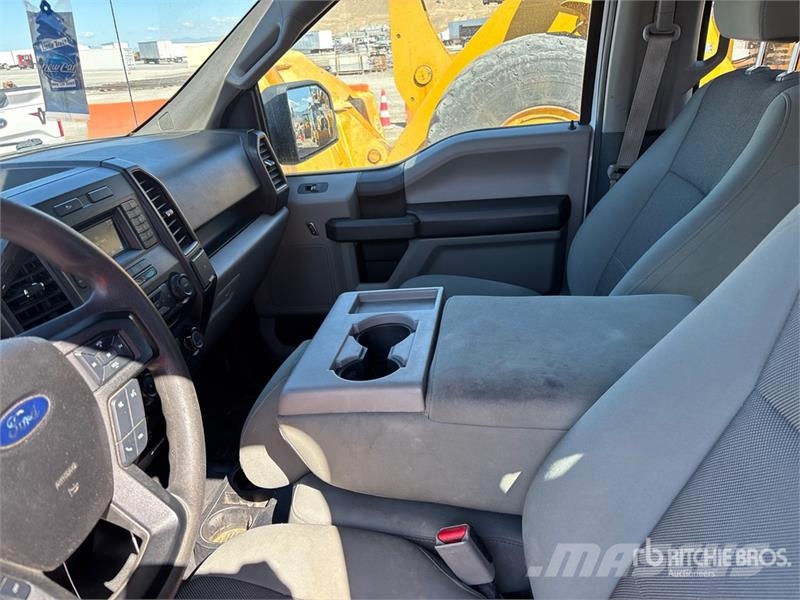 Ford F-150 XL 4x4 Crew Cab Pickup その他