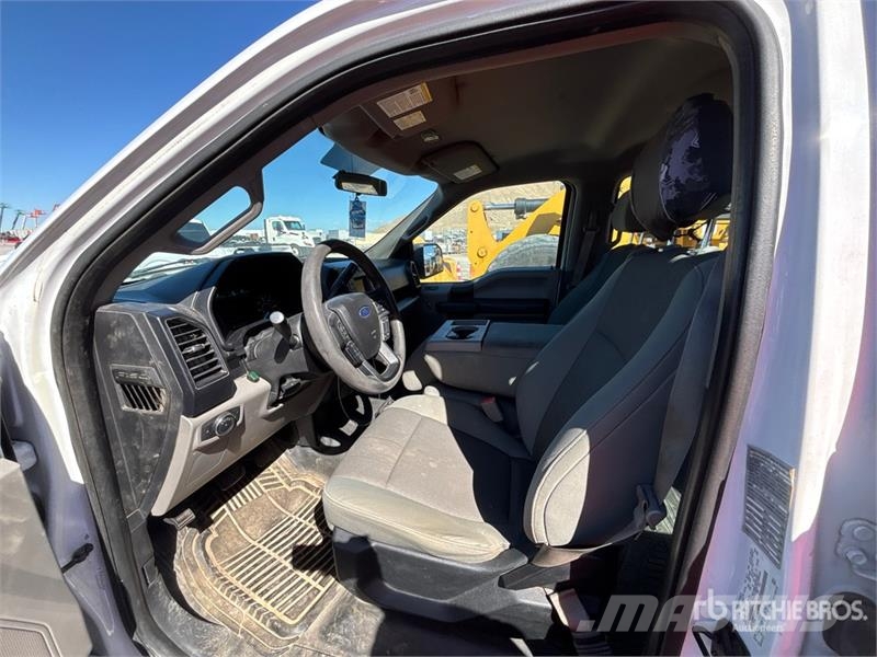 Ford F-150 XL 4x4 Crew Cab Pickup その他