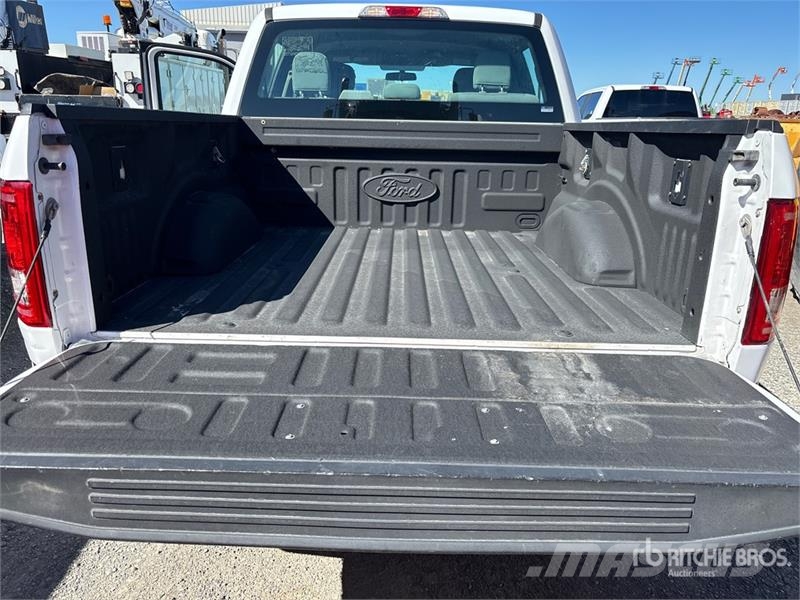 Ford F-150 XL 4x4 Crew Cab Pickup その他
