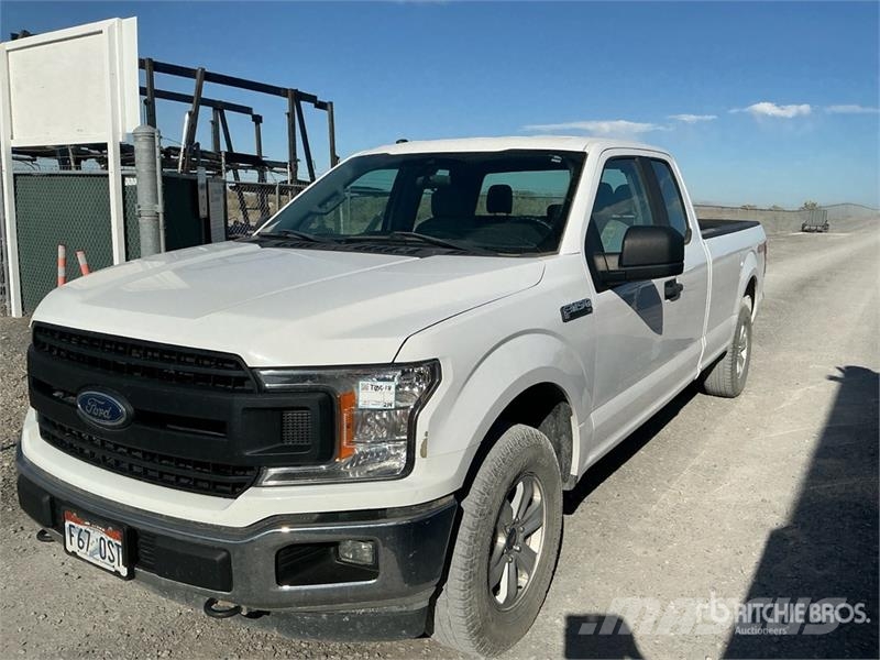 Ford F-150 XL 4x4 Extended Cab Pickup Otros