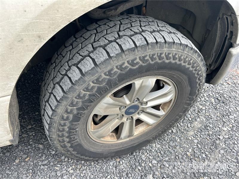 Ford F-150 XL 4x4 Extended Cab Pickup Drugi