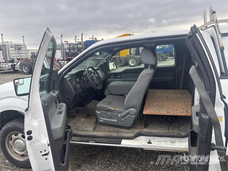 Ford F-150 XL 4x4 Extended Cab Pickup その他