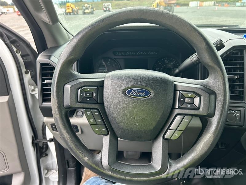 Ford F-150 XL 4x4 Extended Cab Pickup その他