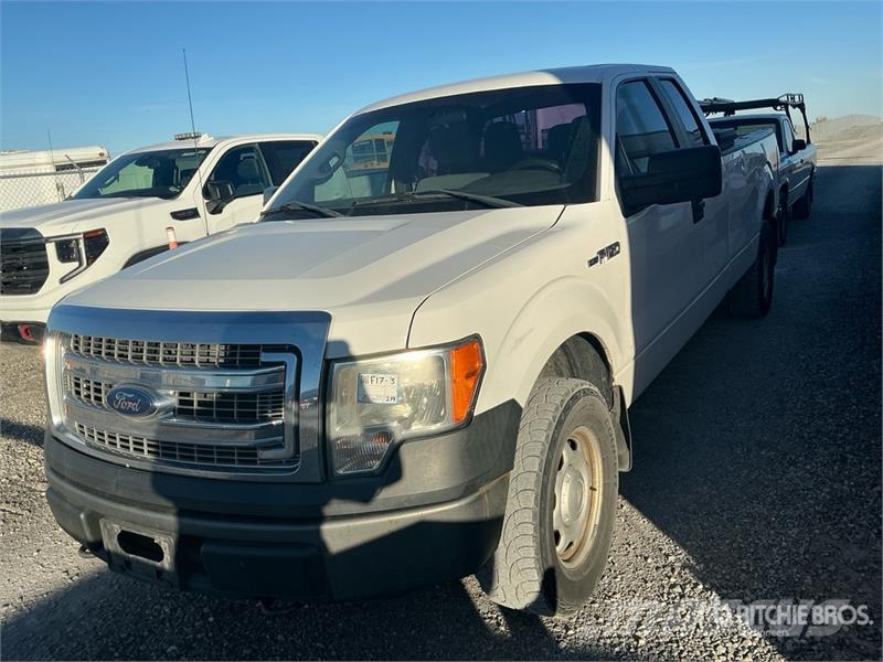 Ford F-150 XL 4x4 Extended Cab Pickup Iné