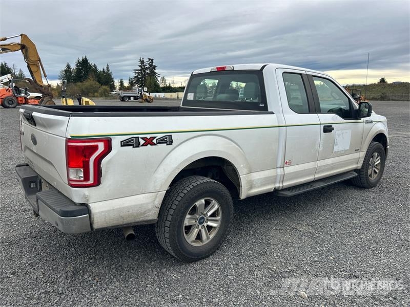 Ford F-150 XL 4x4 Extended Cab Pickup Drugi