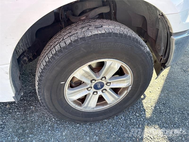 Ford F-150 XL 4x4 Extended Cab Pickup Drugi