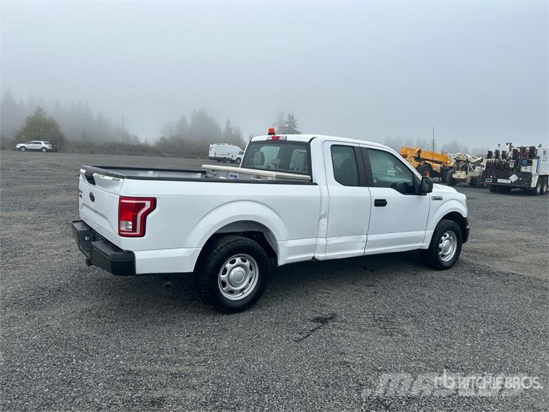 Ford F-150 XL 4x4 Extended Cab Pickup Andere Transporter