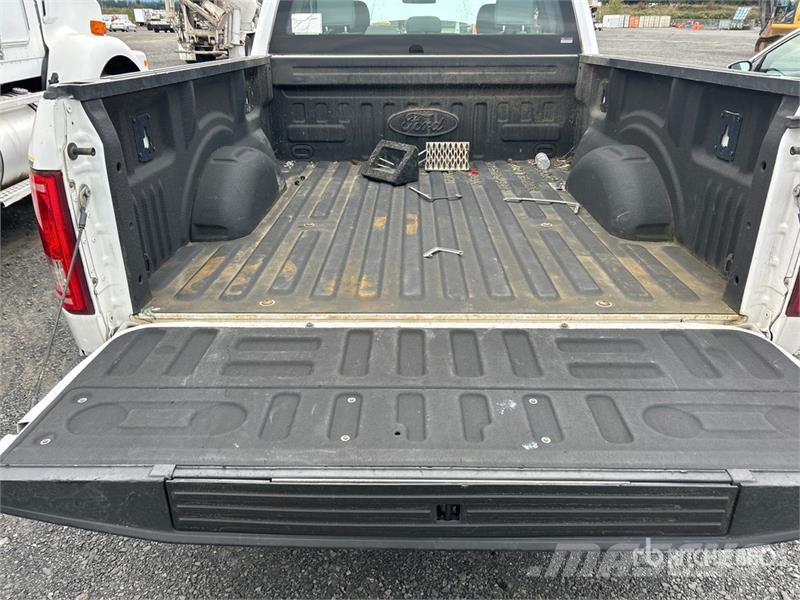 Ford F-150 XL 4x4 Extended Cab Pickup Drugi