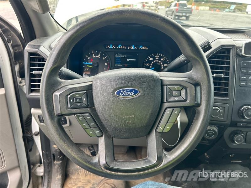Ford F-150 XL 4x4 Extended Cab Pickup Drugi