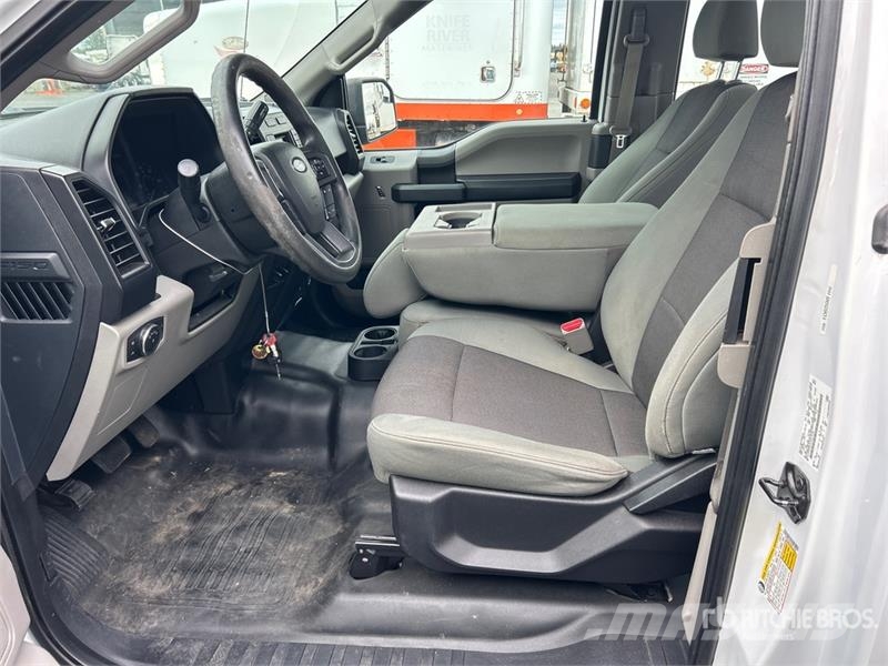 Ford F-150 XL 4x4 Extended Cab Pickup その他