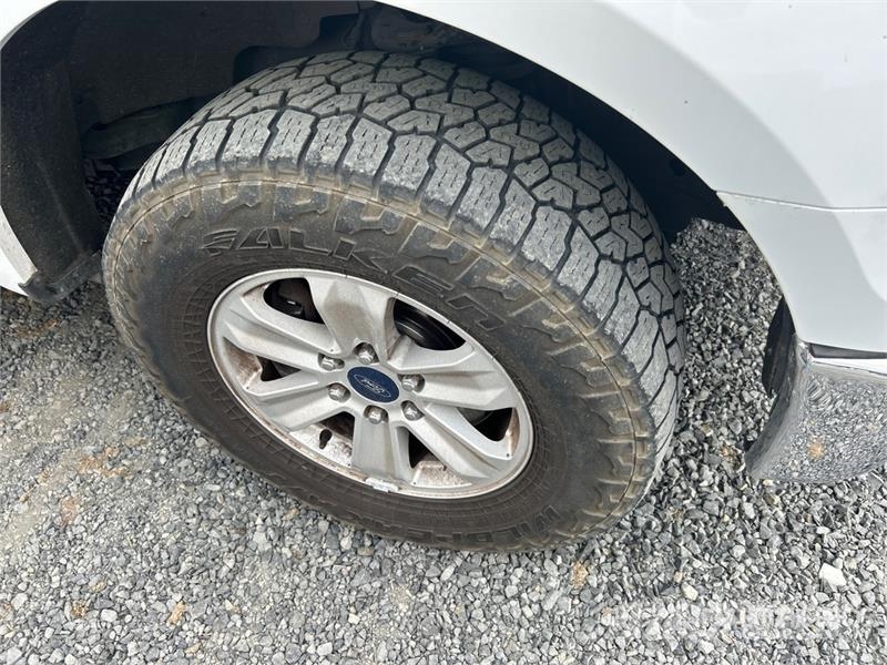 Ford F-150 XL 4x4 Extended Cab Pickup その他