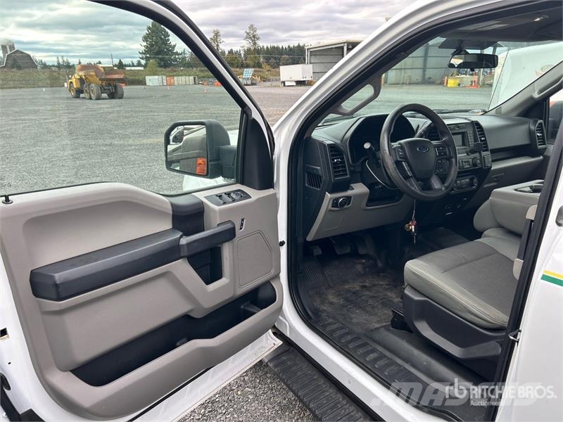 Ford F-150 XL 4x4 Extended Cab Pickup その他