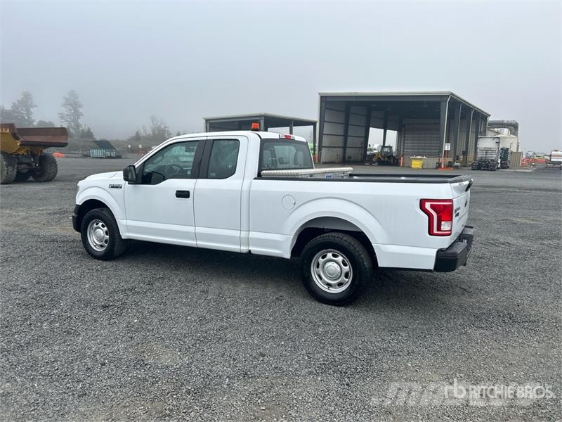 Ford F-150 XL 4x4 Extended Cab Pickup Andere Transporter
