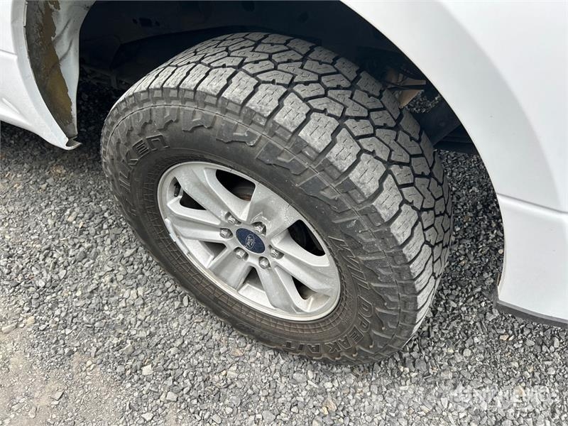 Ford F-150 XL 4x4 Extended Cab Pickup その他