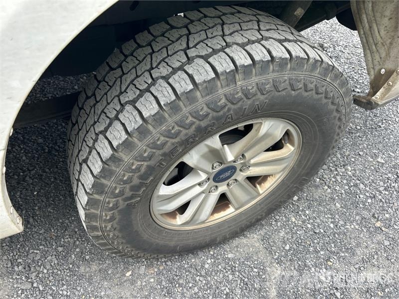 Ford F-150 XL 4x4 Extended Cab Pickup Drugi