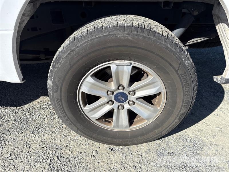 Ford F-150 XL 4x4 Extended Cab Pickup Drugi