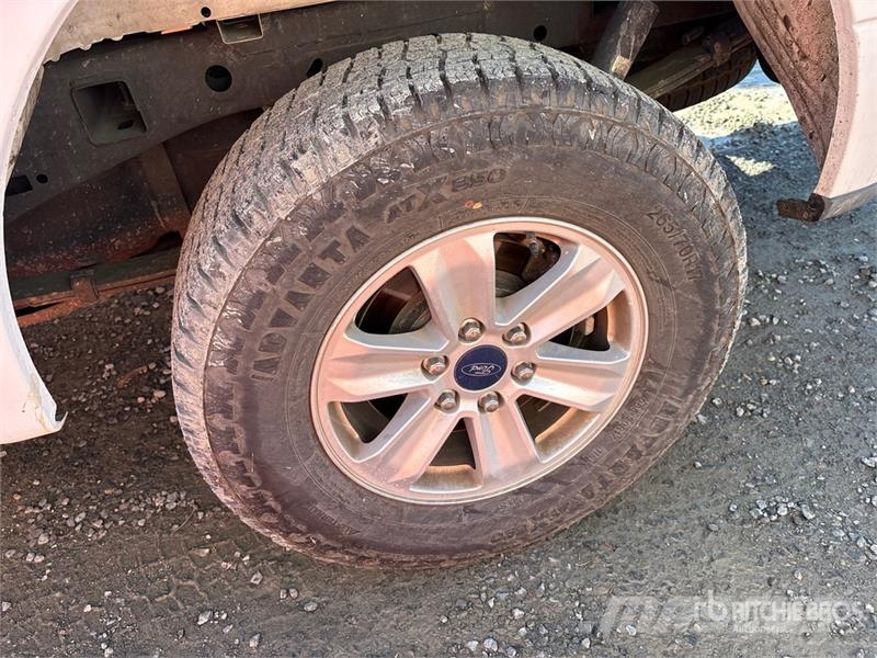 Ford F-150 XL 4x4 Extended Cab Pickup Andere Transporter