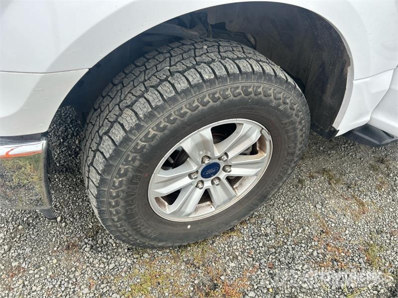 Ford F-150 XL 4x4 Extended Cab Pickup Andere Transporter