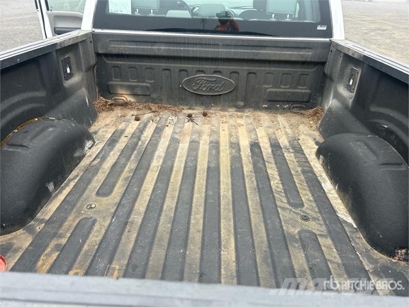 Ford F-150 XL 4x4 Extended Cab Pickup Andere Transporter