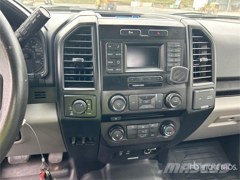Ford F-150 XL 4x4 Extended Cab Pickup その他