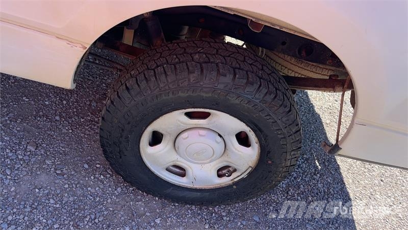 Ford F-150 XL 4x4 Pickup Muu