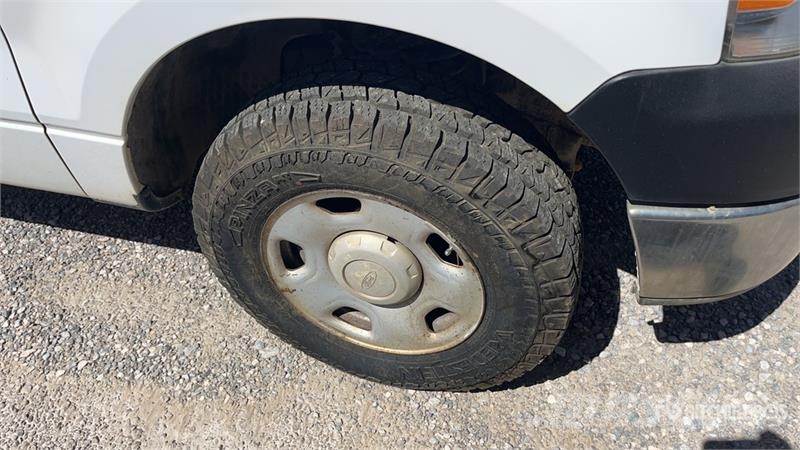 Ford F-150 XL 4x4 Pickup Muu