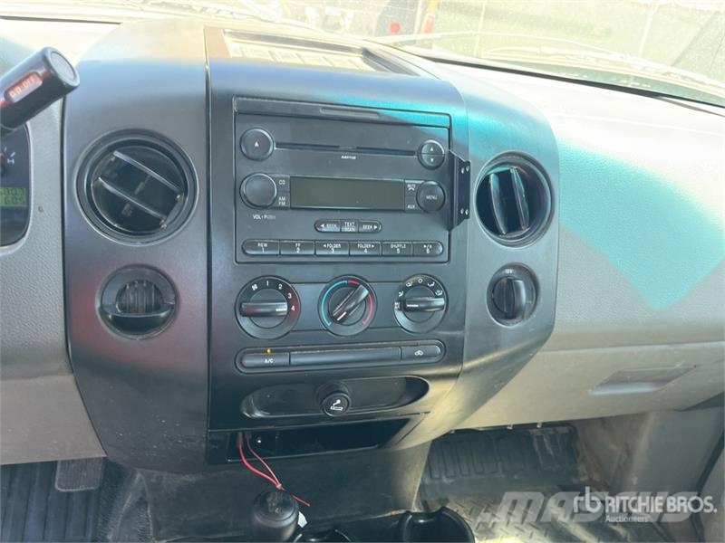 Ford F-150 XL 4x4 Pickup Muu