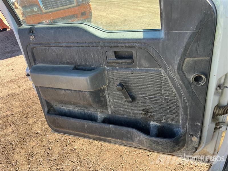 Ford F-150 XL 4x4 Pickup Інше