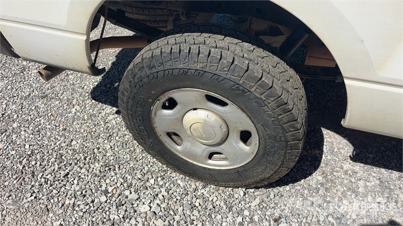Ford F-150 XL 4x4 Pickup Muu