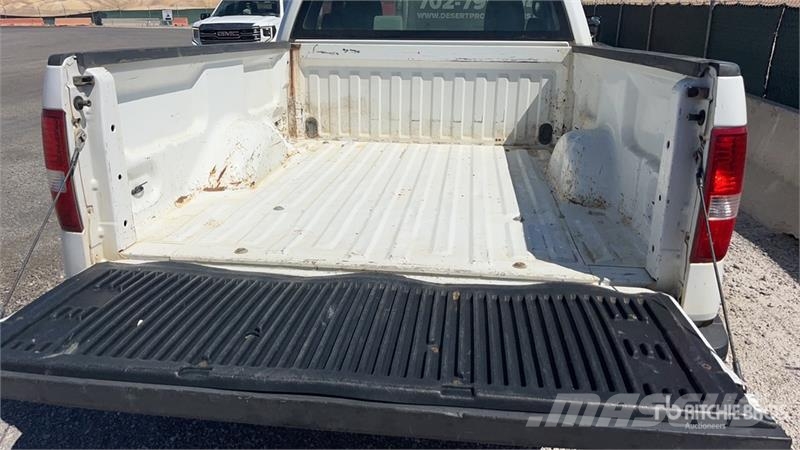 Ford F-150 XL 4x4 Pickup Muu