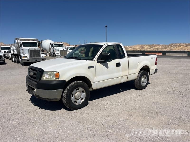 Ford F-150 XL 4x4 Pickup Muu