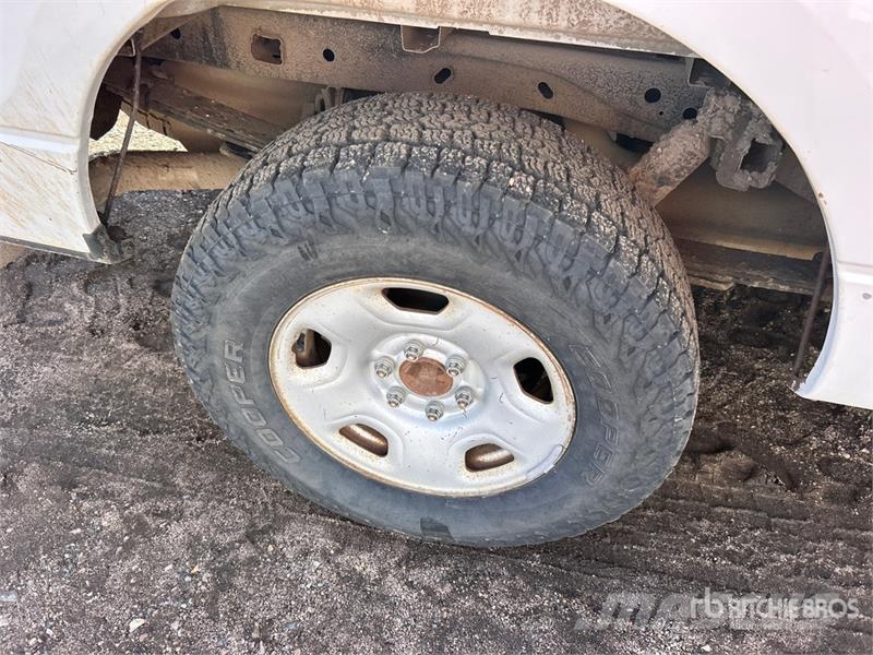 Ford F-150 XL 4x4 Pickup Drugi