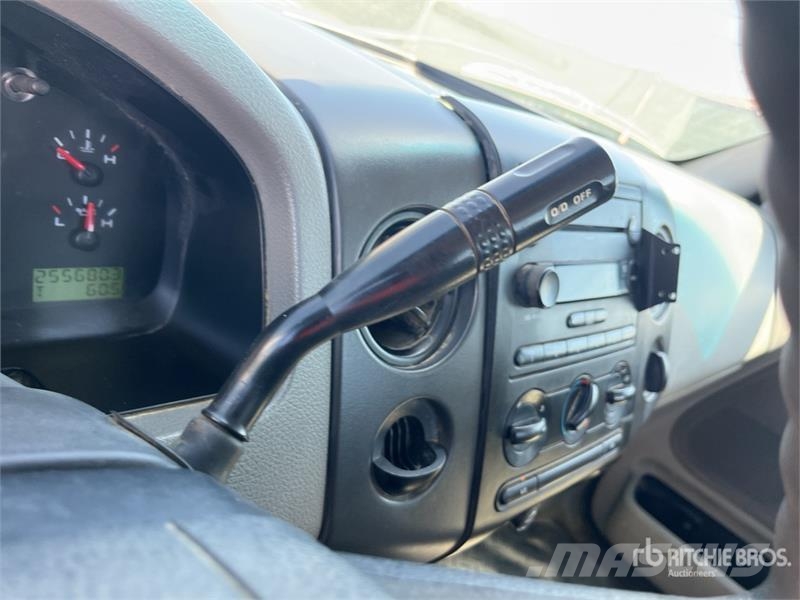 Ford F-150 XL 4x4 Pickup Muu