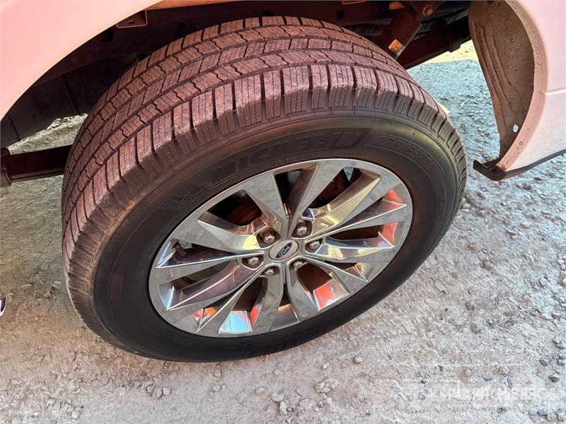 Ford F-150 XLT 4x2 Crew Cab Pickup Ostalo