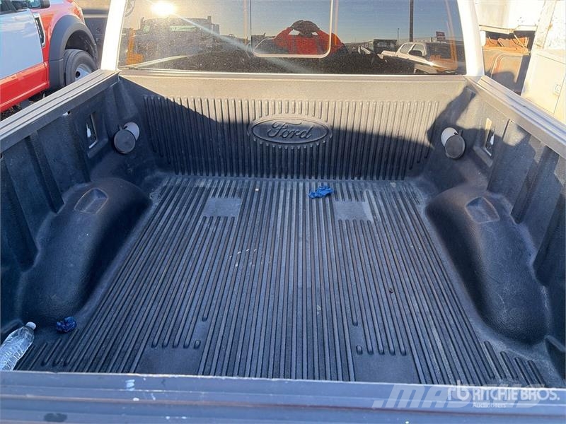 Ford F-150 XLT 4x2 Crew Cab Pickup Altele