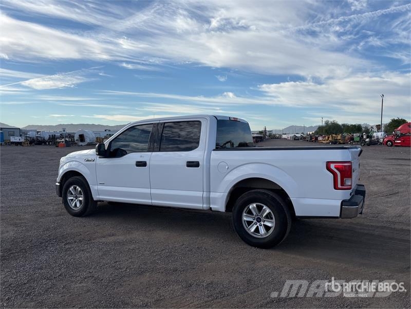 Ford F-150 XLT 4x2 Crew Cab Pickup Egyéb