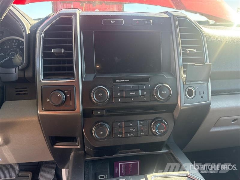 Ford F-150 XLT 4x2 Crew Cab Pickup Ostalo