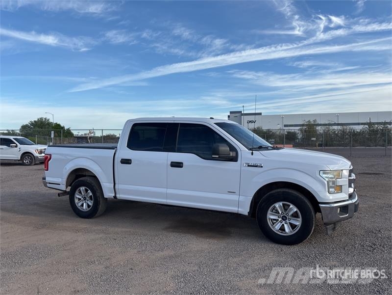 Ford F-150 XLT 4x2 Crew Cab Pickup Egyéb