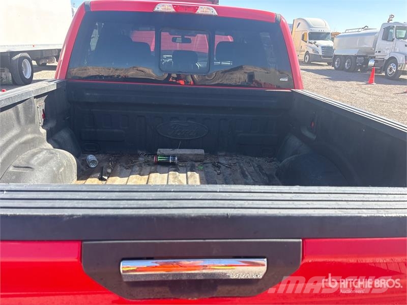 Ford F-150 XLT 4x2 Crew Cab Pickup Ostalo