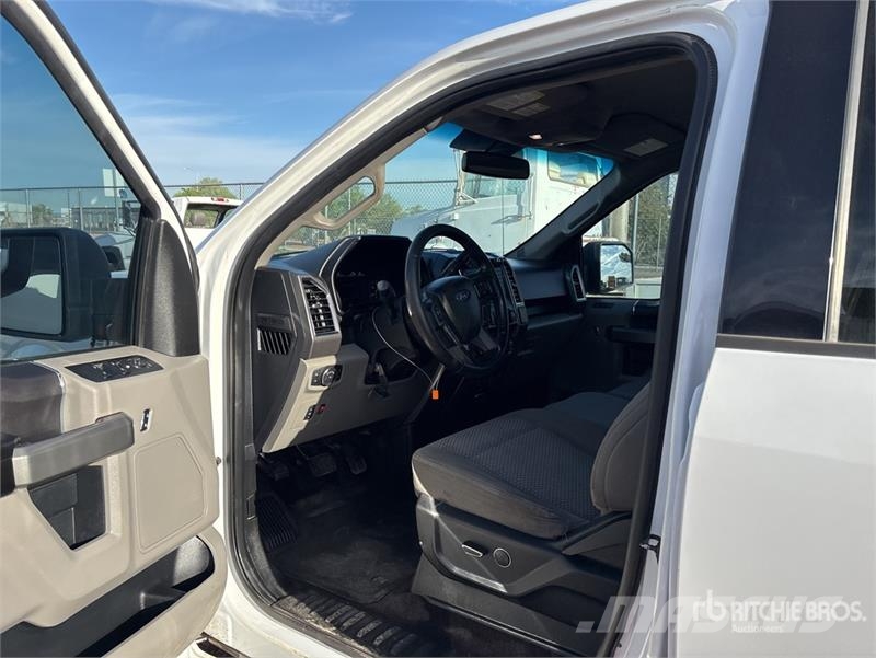 Ford F-150 XLT 4x2 Crew Cab Pickup Egyéb