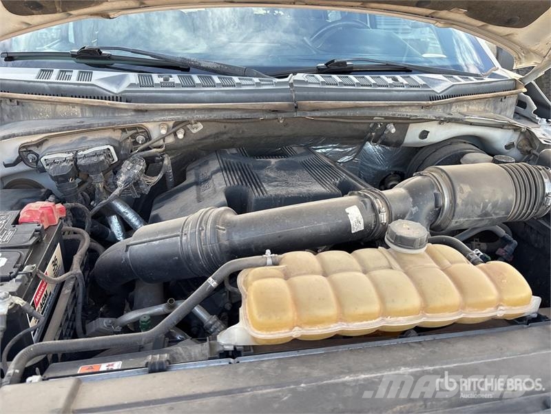 Ford F-150 XLT 4x2 Crew Cab Pickup Egyéb