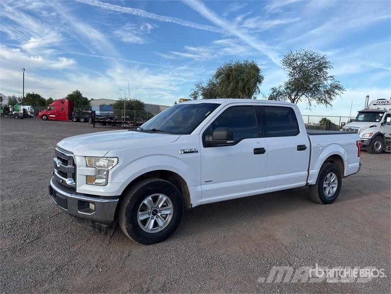 Ford F-150 XLT 4x2 Crew Cab Pickup Egyéb