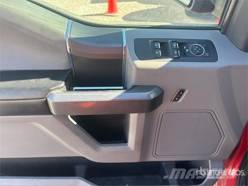 Ford F-150 XLT 4x2 Crew Cab Pickup Ostalo