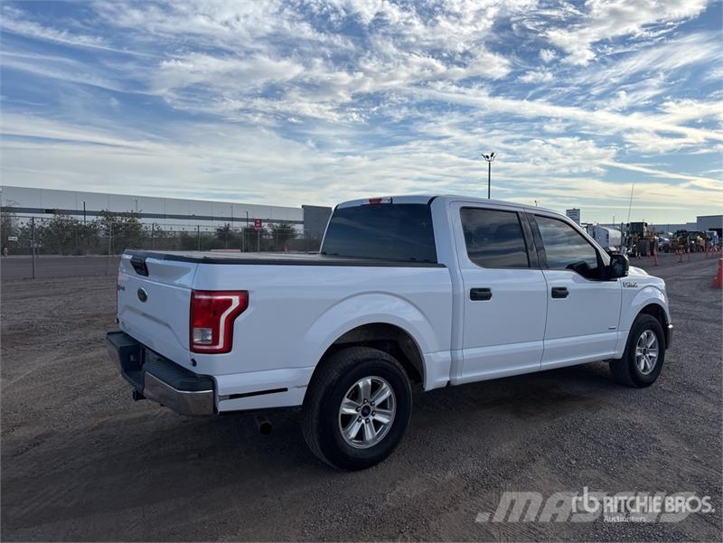Ford F-150 XLT 4x2 Crew Cab Pickup Egyéb
