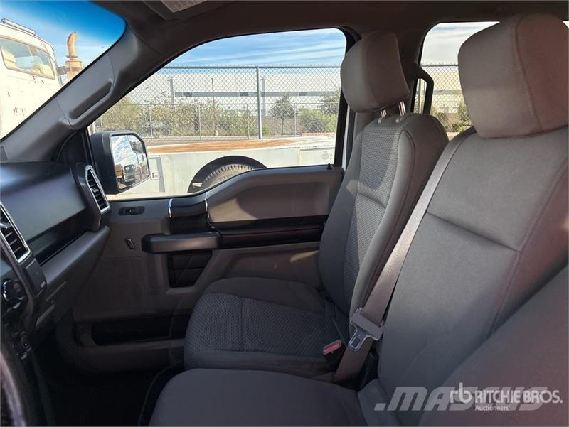 Ford F-150 XLT 4x2 Crew Cab Pickup Egyéb