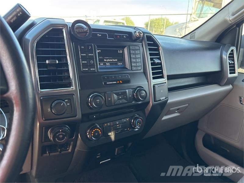 Ford F-150 XLT 4x2 Crew Cab Pickup Egyéb