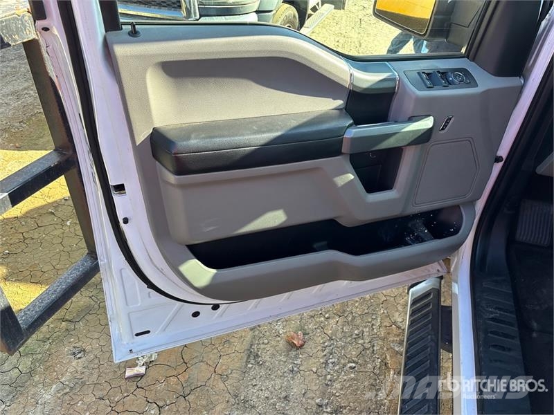 Ford F-150 XLT 4x2 Crew Cab Pickup Ostalo