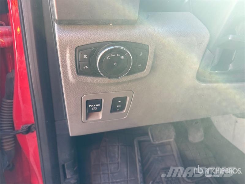 Ford F-150 XLT 4x2 Crew Cab Pickup Ostalo